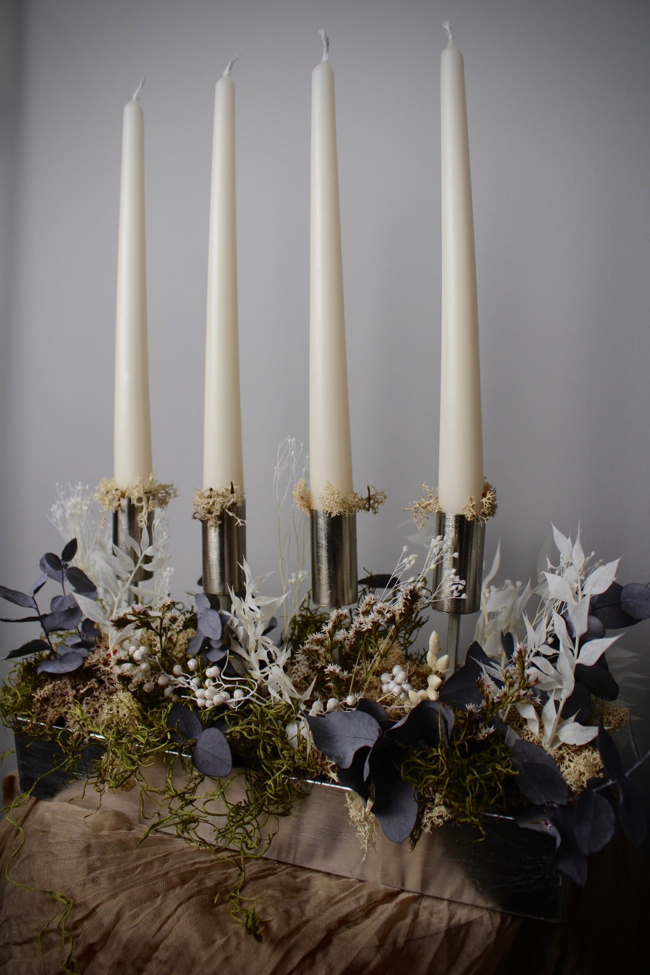 Adventsgesteck Silber mit Trockenblumen