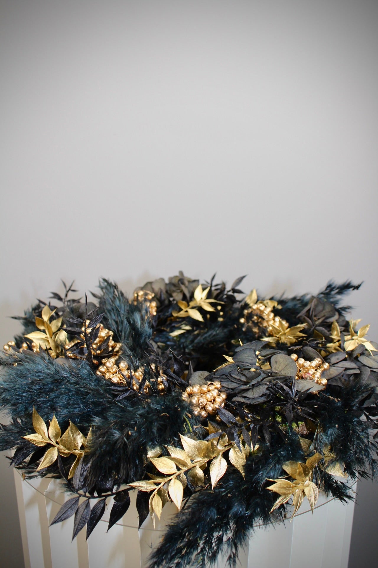 Adventskranz Schwarz-Gold aus Trockenblumen