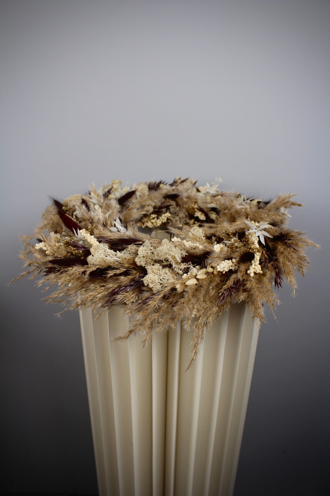 Adventskranz in Natur- und Brauntönen mit Pampasgras