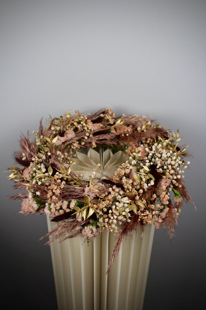 Adventskranz mit Trockenblumen & Pampasgras in warmen Farben