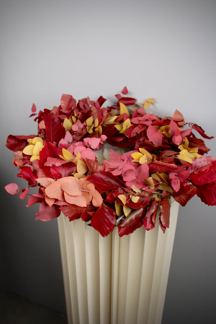 Adventskranz mit präpariertem Eukalyptus & Eichenlaub in Rottönen