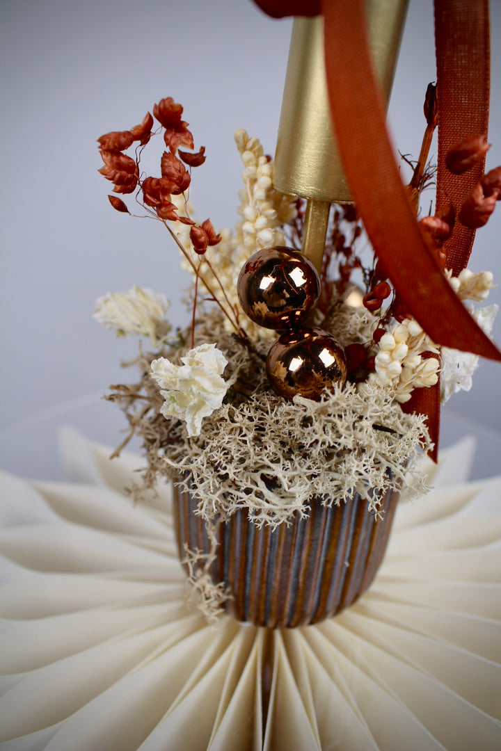 Detailaufnahme Kleines Kerzengesteck in Braun & Natur