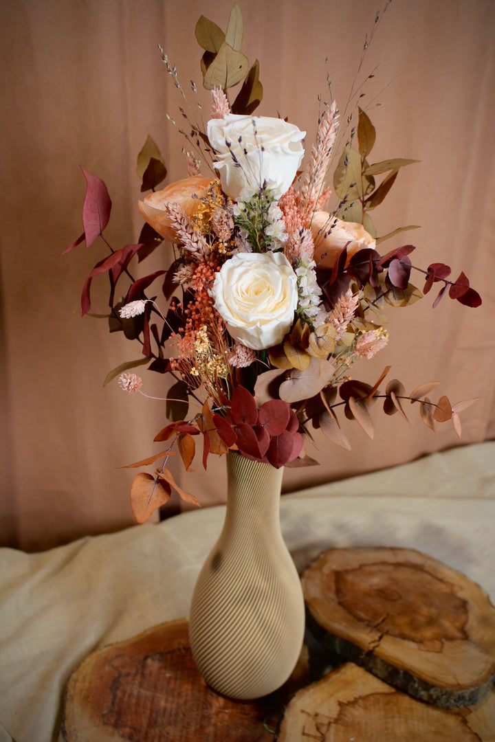 Strauß Auroria mit präparierten Rosen Ranunkeln und Eukalyptus
