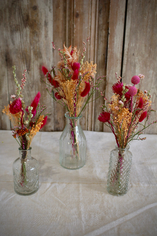 Trockenblumen Tischset „Flamora“ – Handgefertigte Mini-Sträuße in Pink & Orange