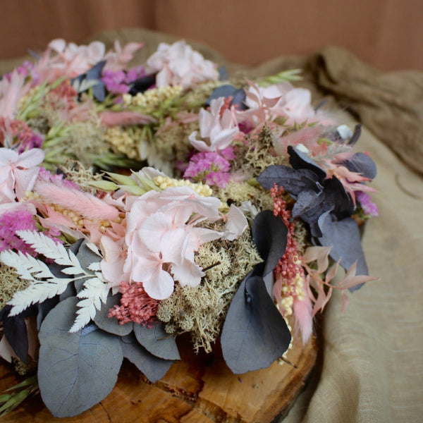 Trockenblumenkranz Rosalina mit Eukalyptus und Hortensie in Rosa