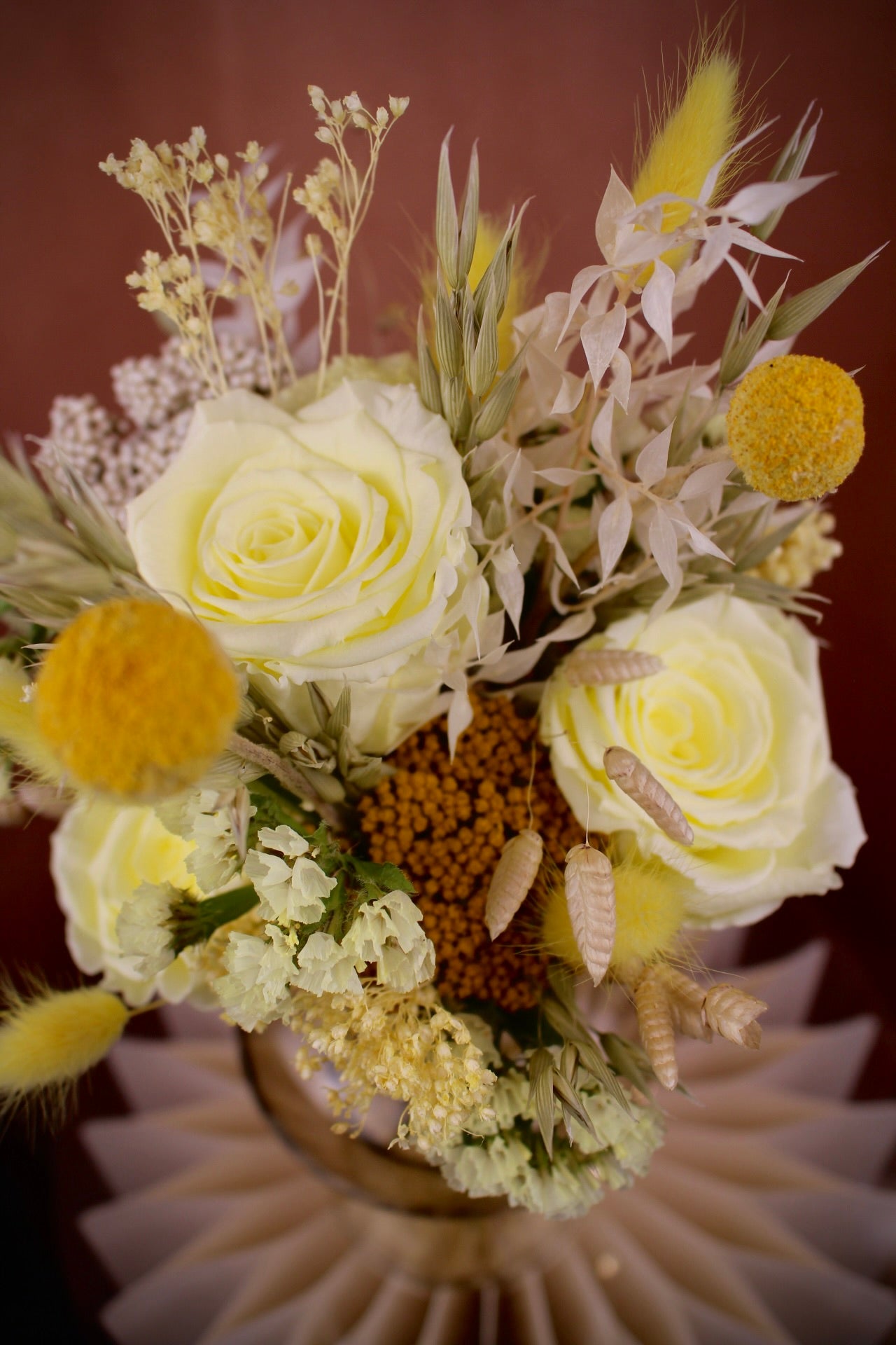 'Butyra' - Trockenblumenstrauß mit präparierten Rosen in hellem Gelb