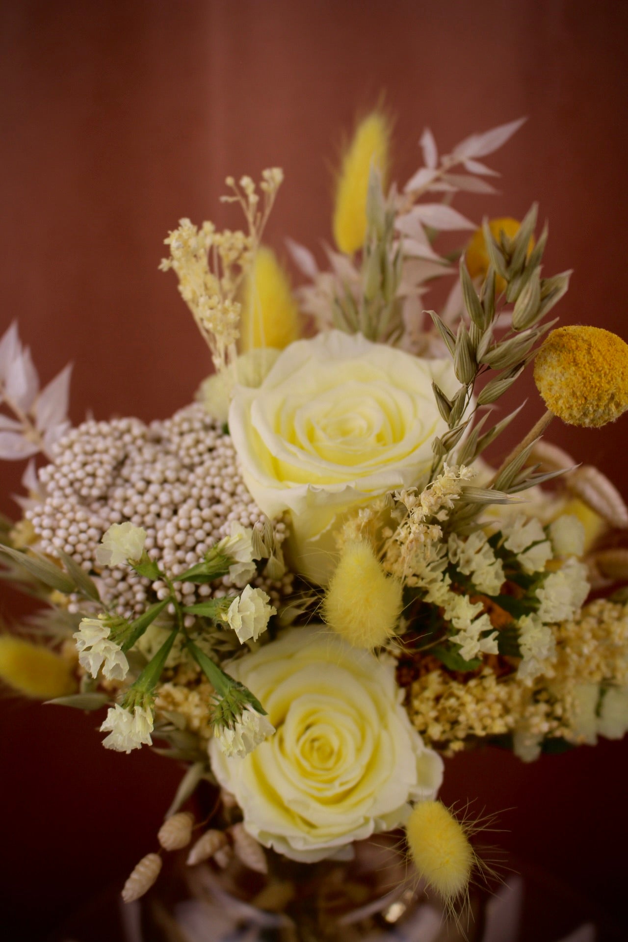 'Butyra' - Trockenblumenstrauß mit präparierten Rosen in hellem Gelb