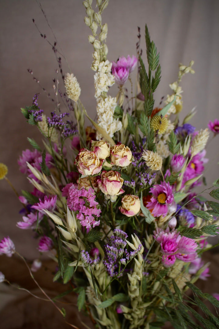 Ungefärbter Trockenblumenstrauß Radianta in bunten Farben
