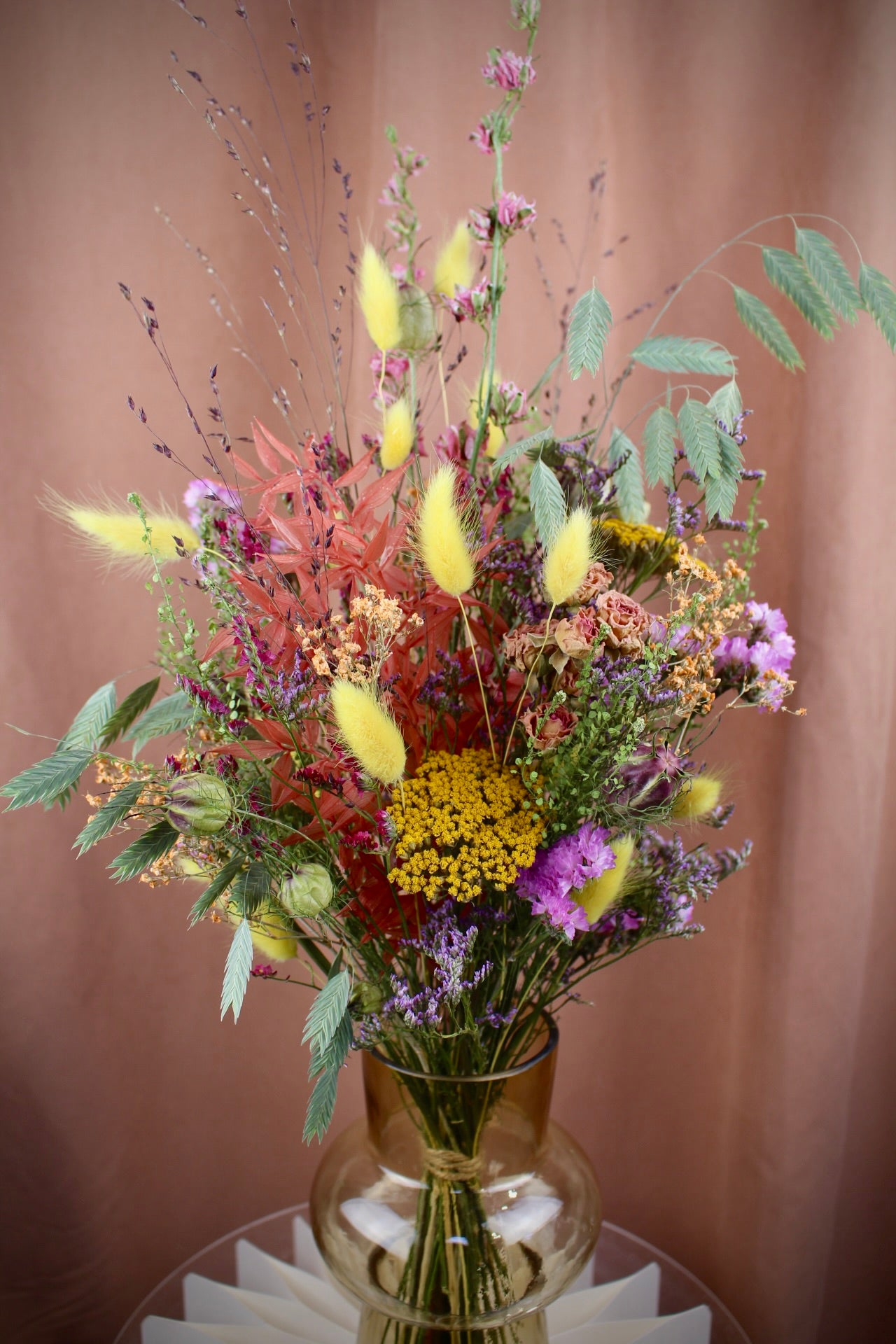 'Radianta' - Wildblumenstrauß aus Trockenblumen in Bunt