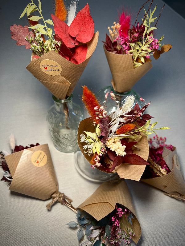 Überraschungs Mini-Trockenblumenstrauß