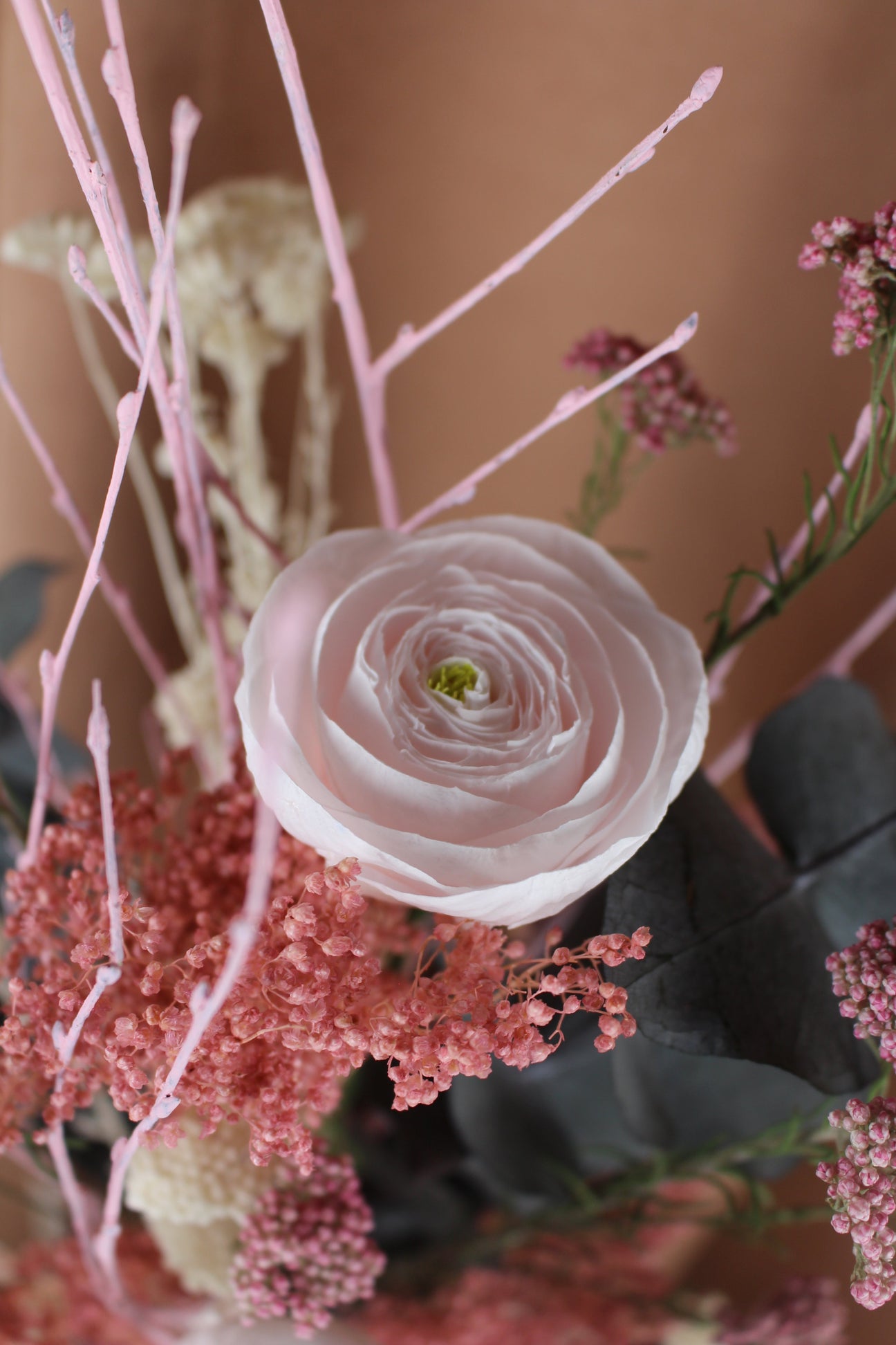 Wie pflege ich meine Trockenblumen?
