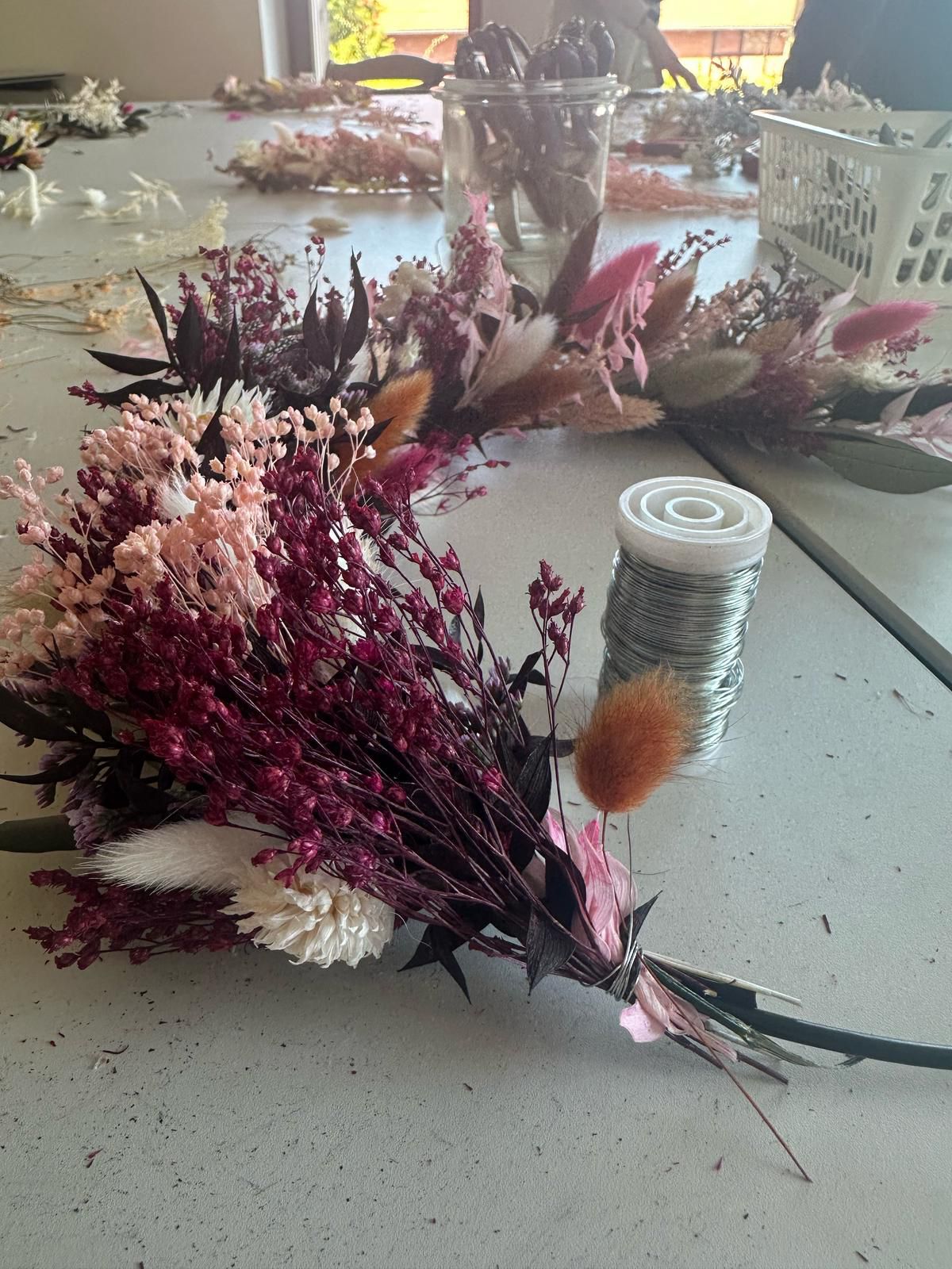 Trockenblumen Loop Workshop beim Wickeln