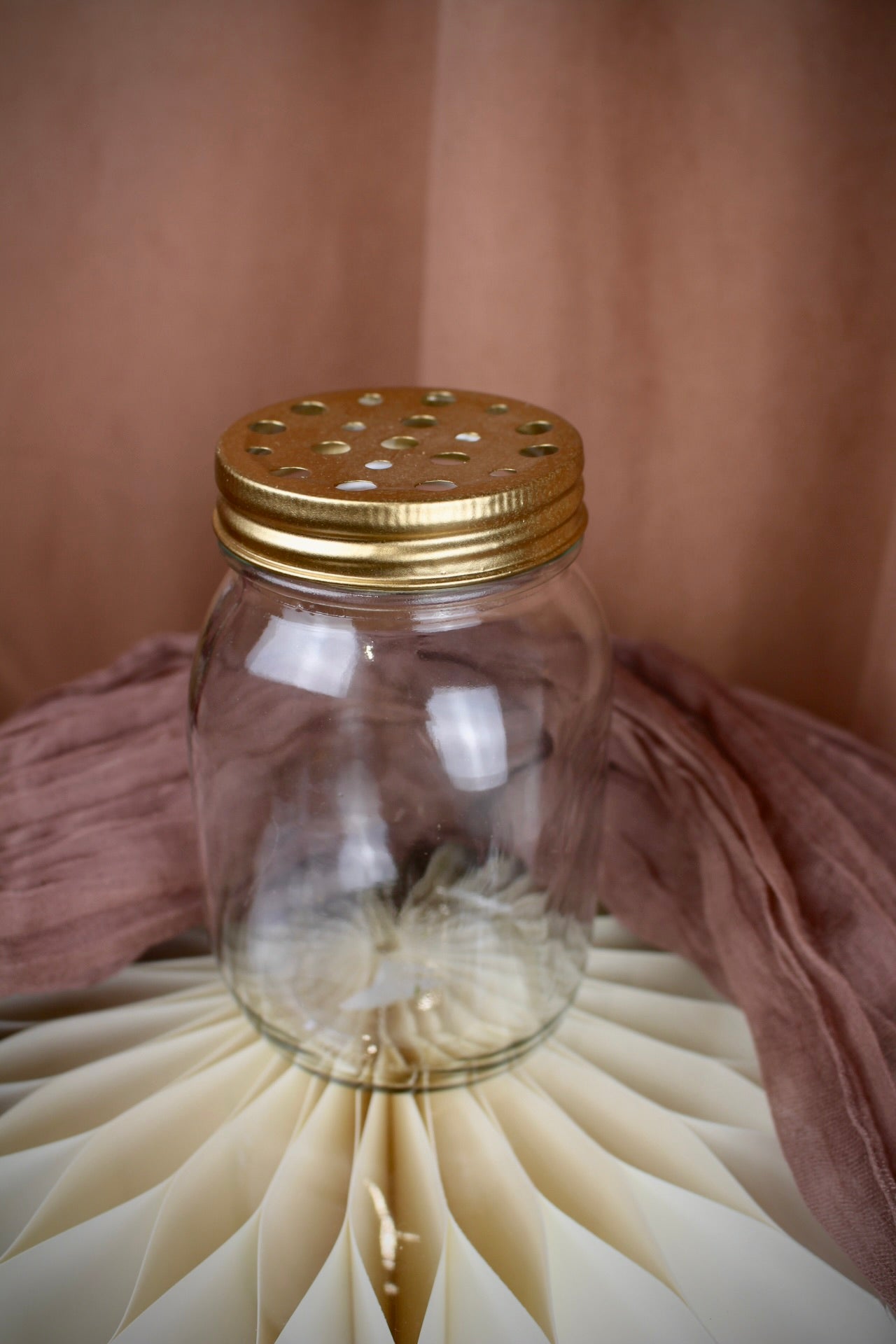 Flower Jar Gold | Blumenglas mit Lochdeckel