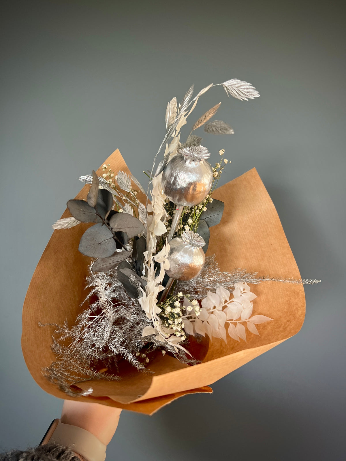 Trockenstrauß in Weiß & Gold – festliches Arrangement