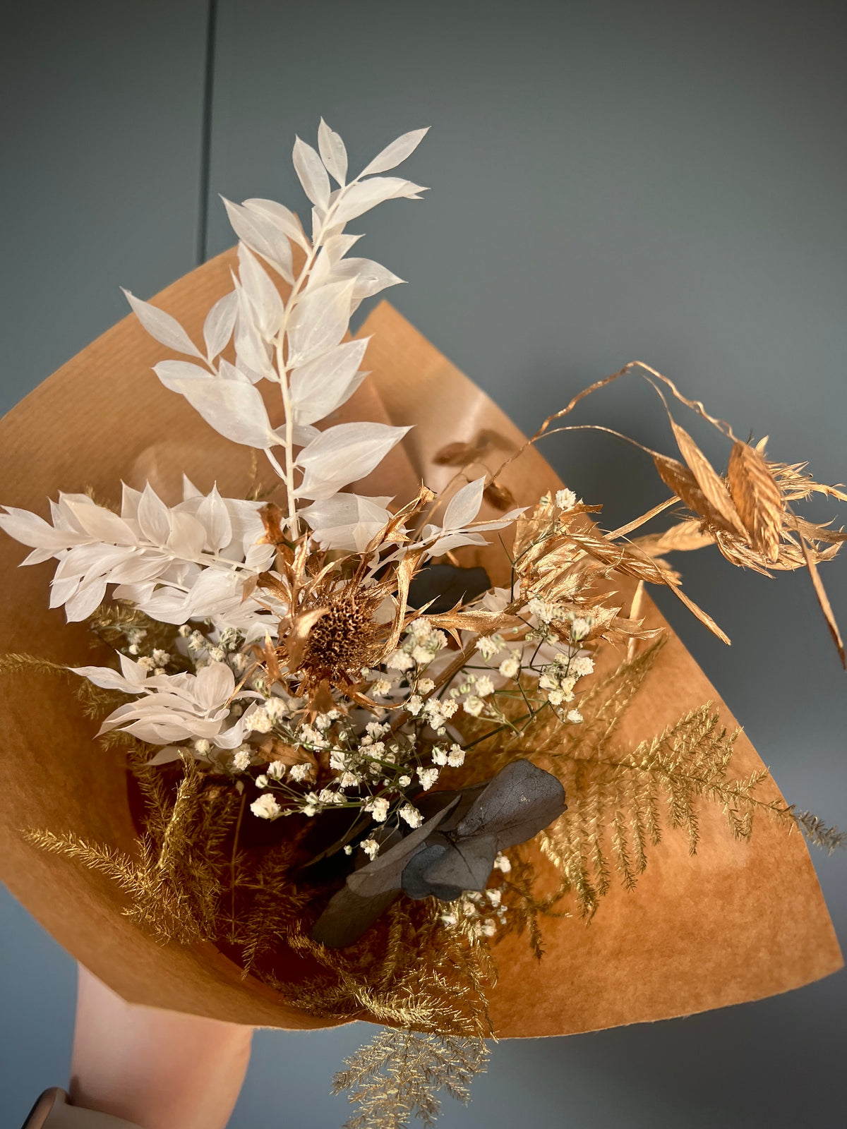 Winterstrauß in Silber & Creme – Trockenblumen Arrangement