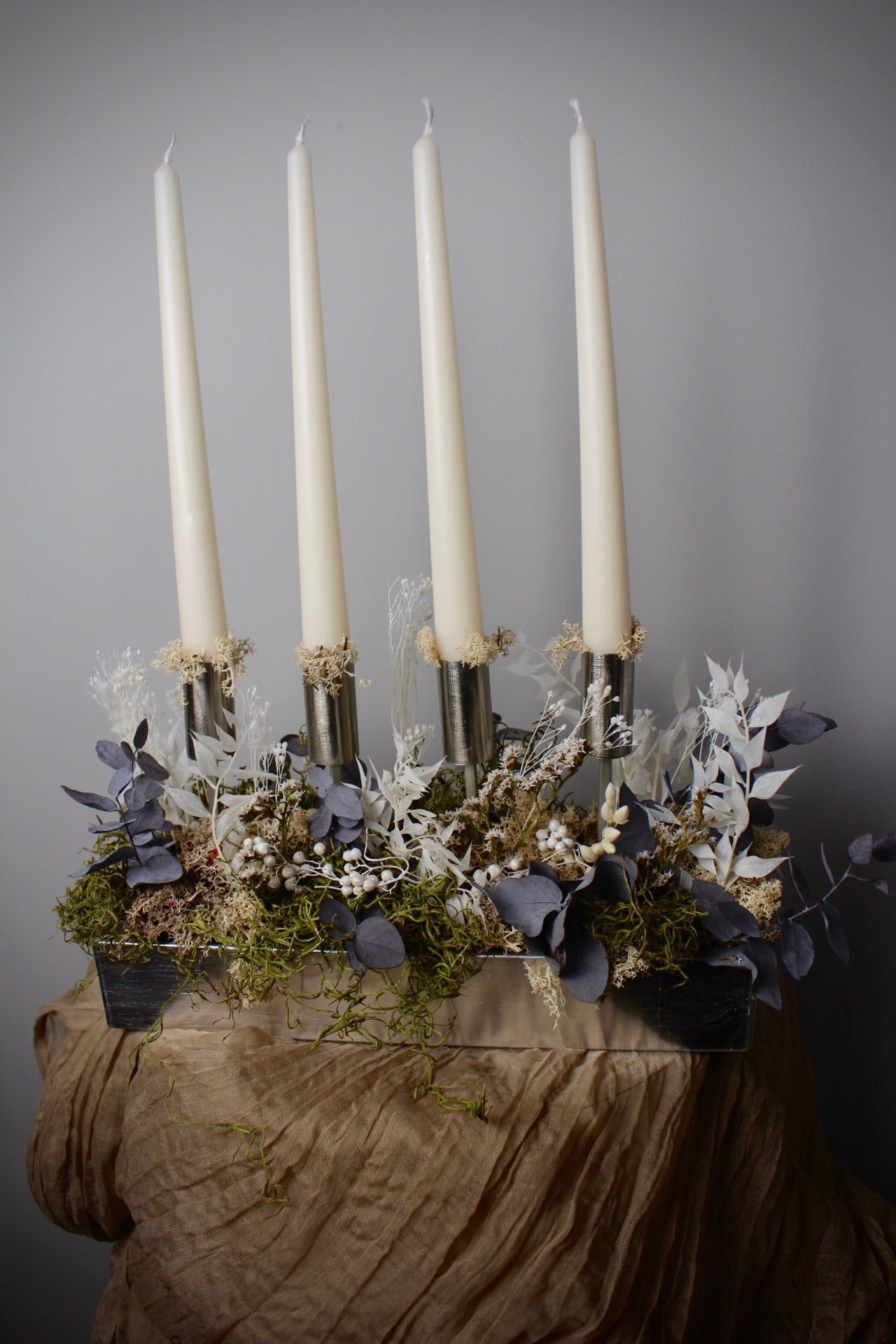 Adventsgesteck Silber mit Trockenblumen