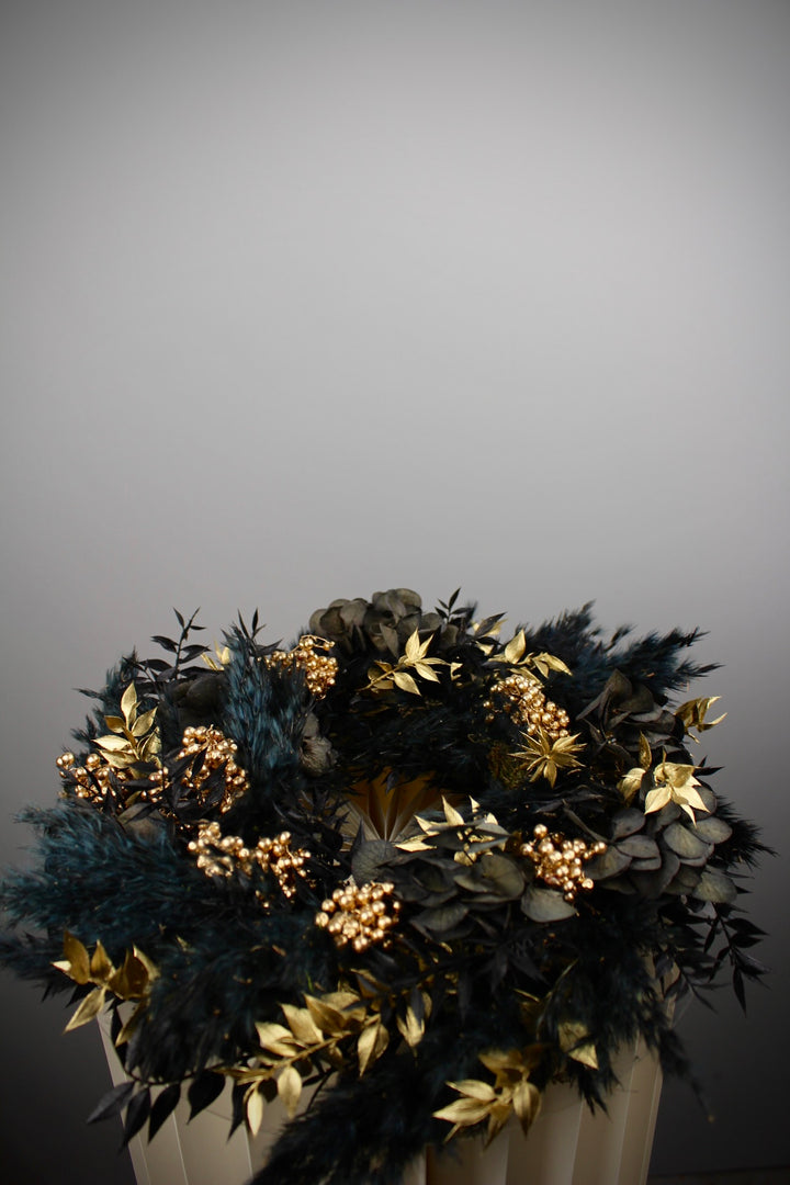 Adventskranz Schwarz-Gold aus Trockenblumen