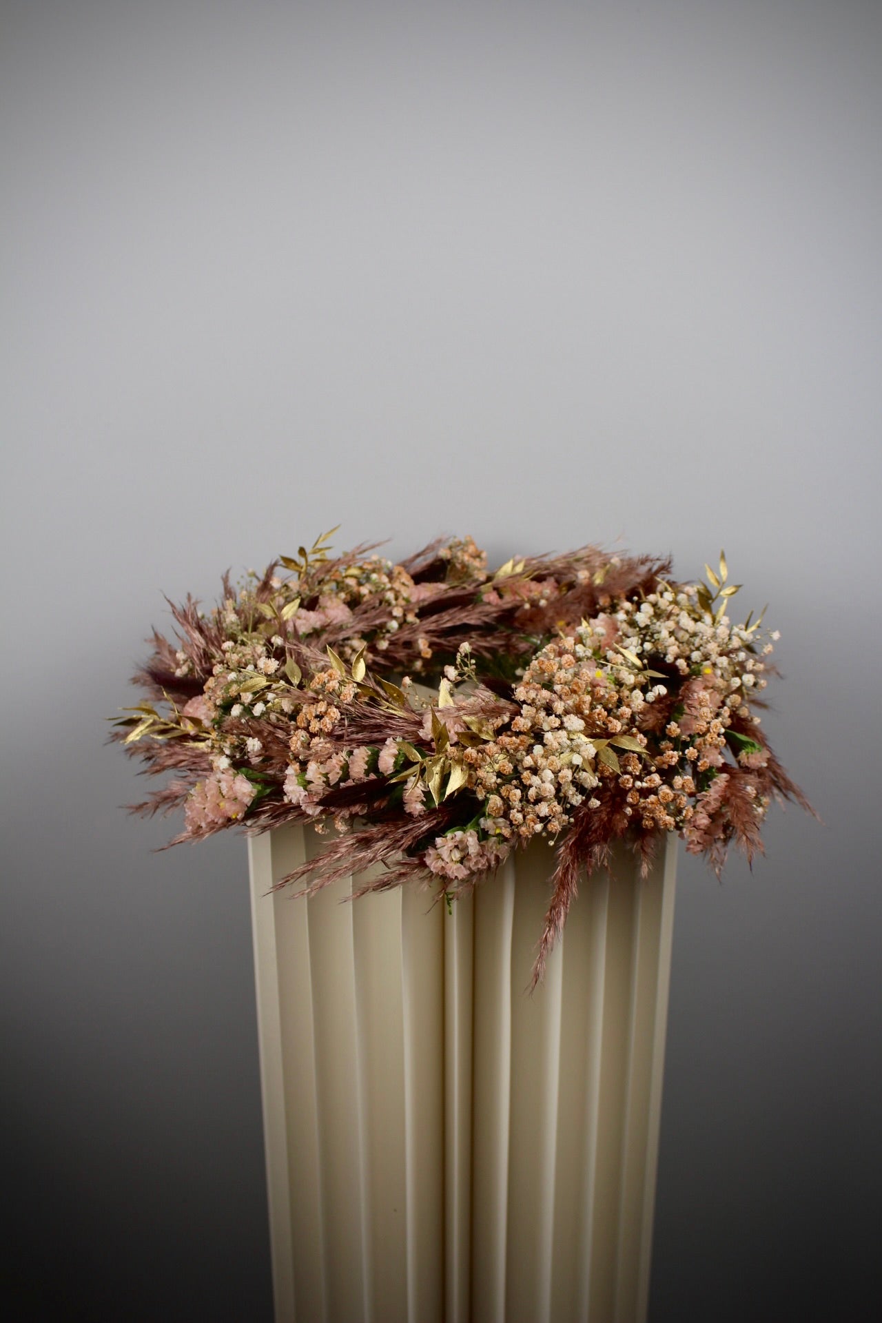 Adventskranz mit Trockenblumen & Pampasgras in warmen Farben