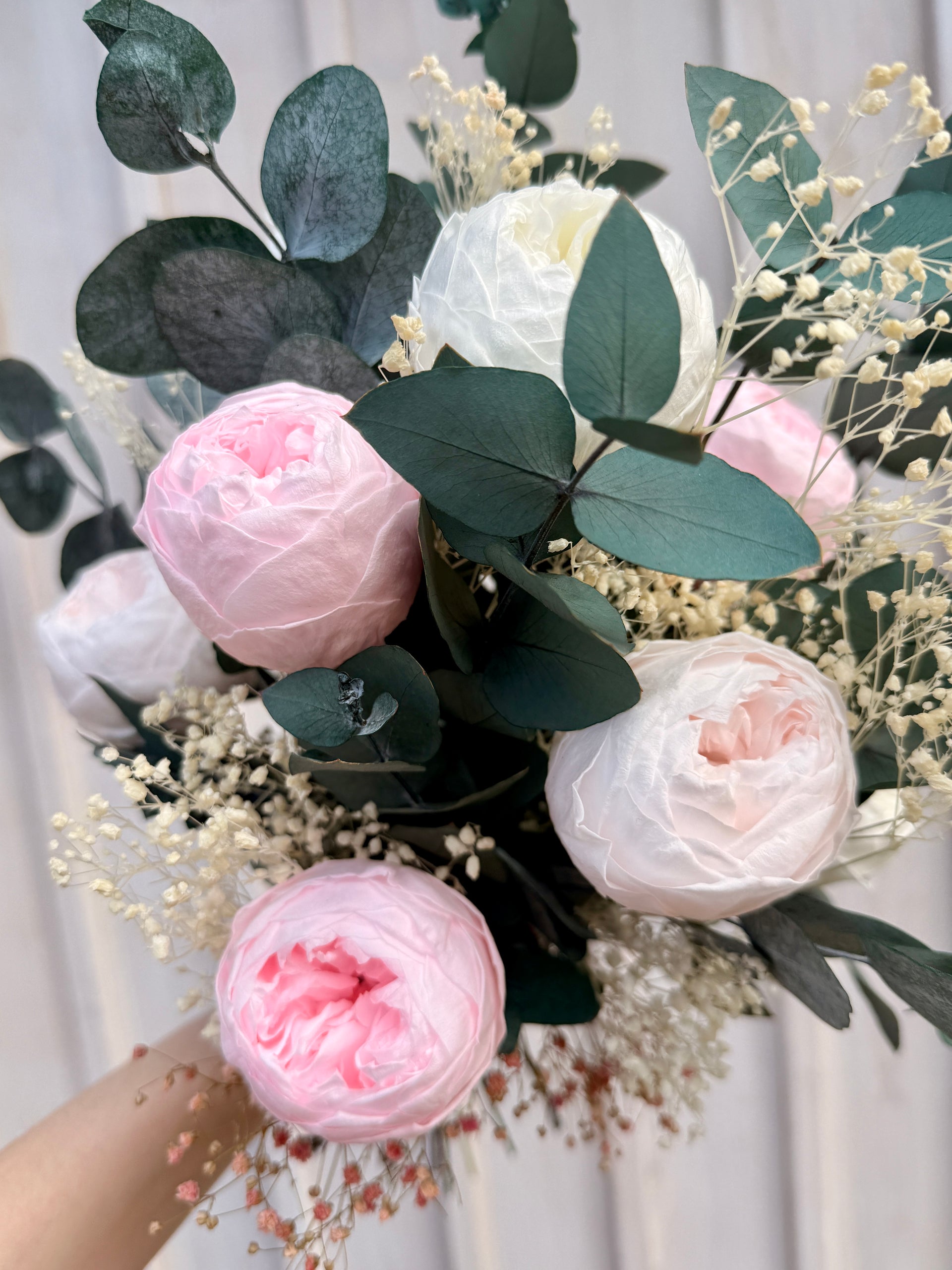 Peonia – Infinity Pfingstrosen Strauß mit Eukalyptus