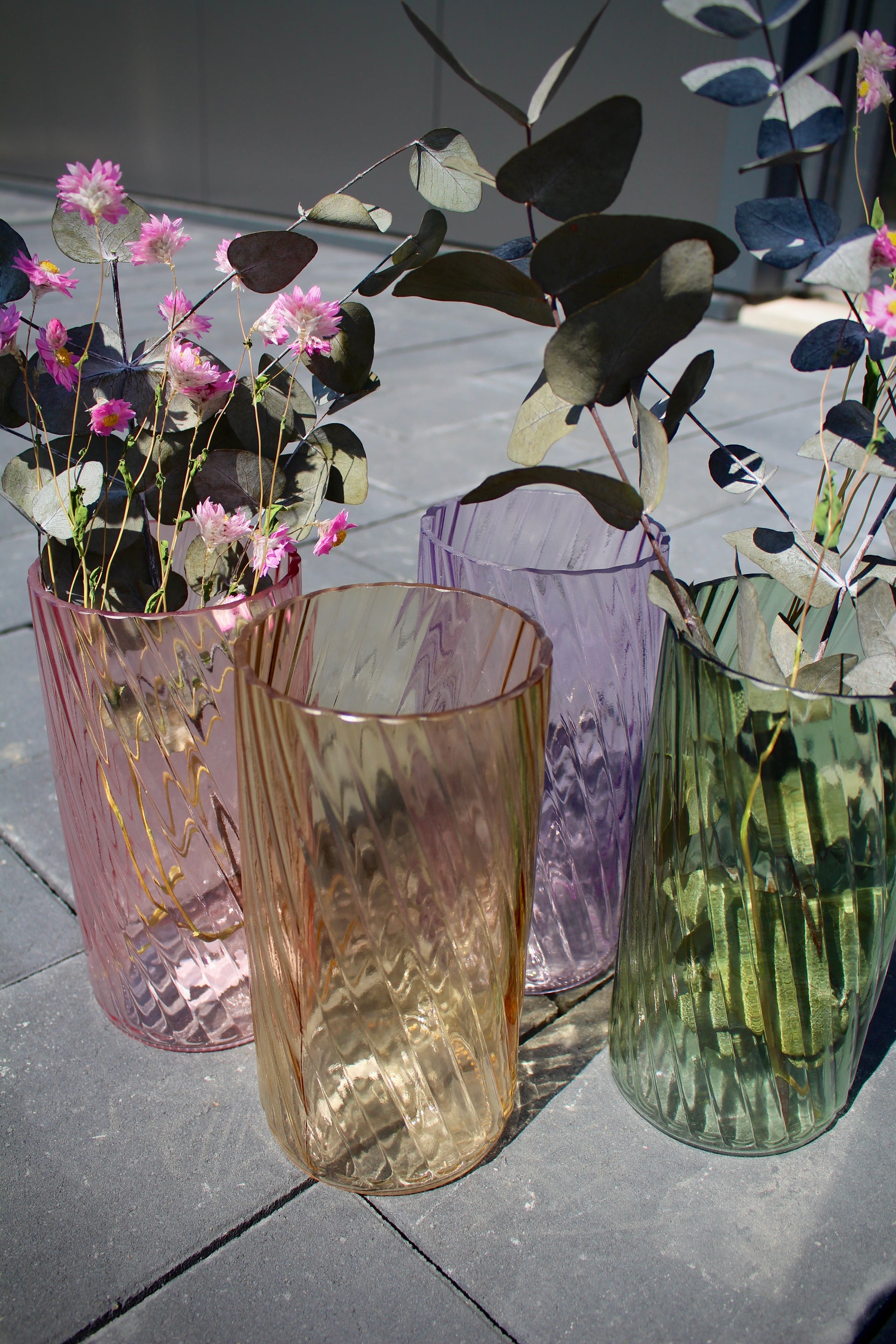'Luma' – Farbglasvasen im Spiraldesign