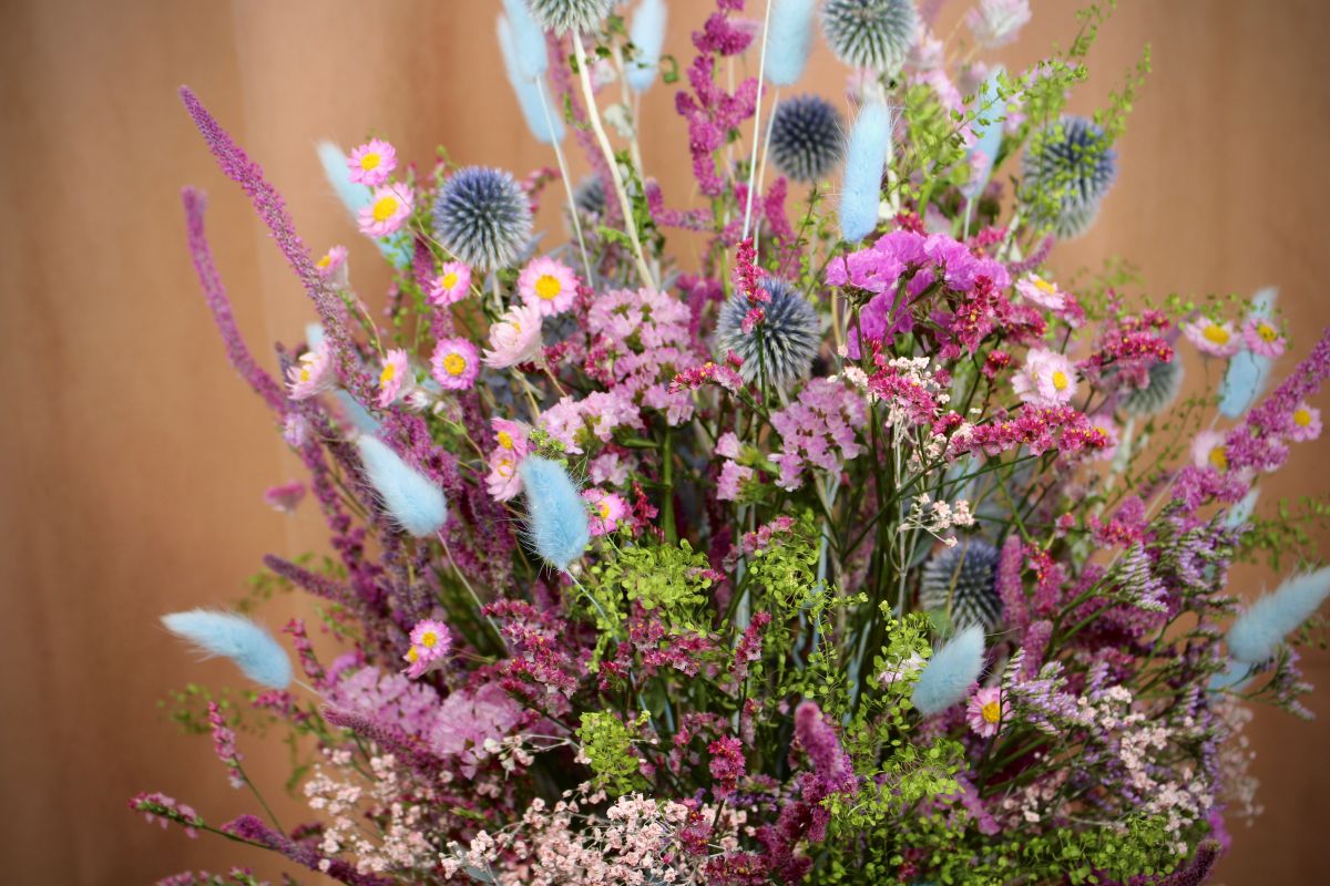 Wildblumenstrauß aus Trockenblumen Header für neue Kollektion