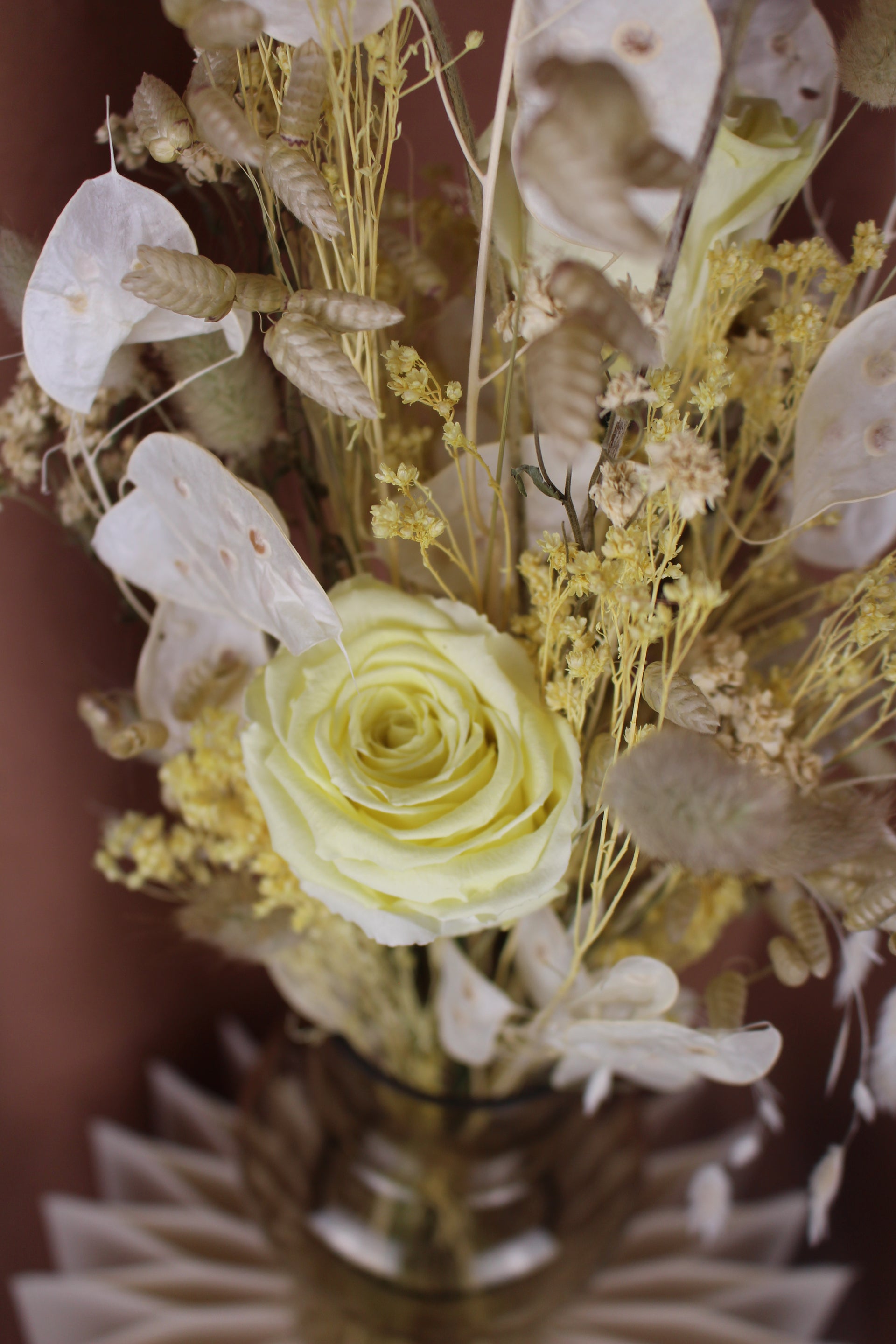 'Butyra' - Trockenblumenstrauß mit präparierten Rosen
