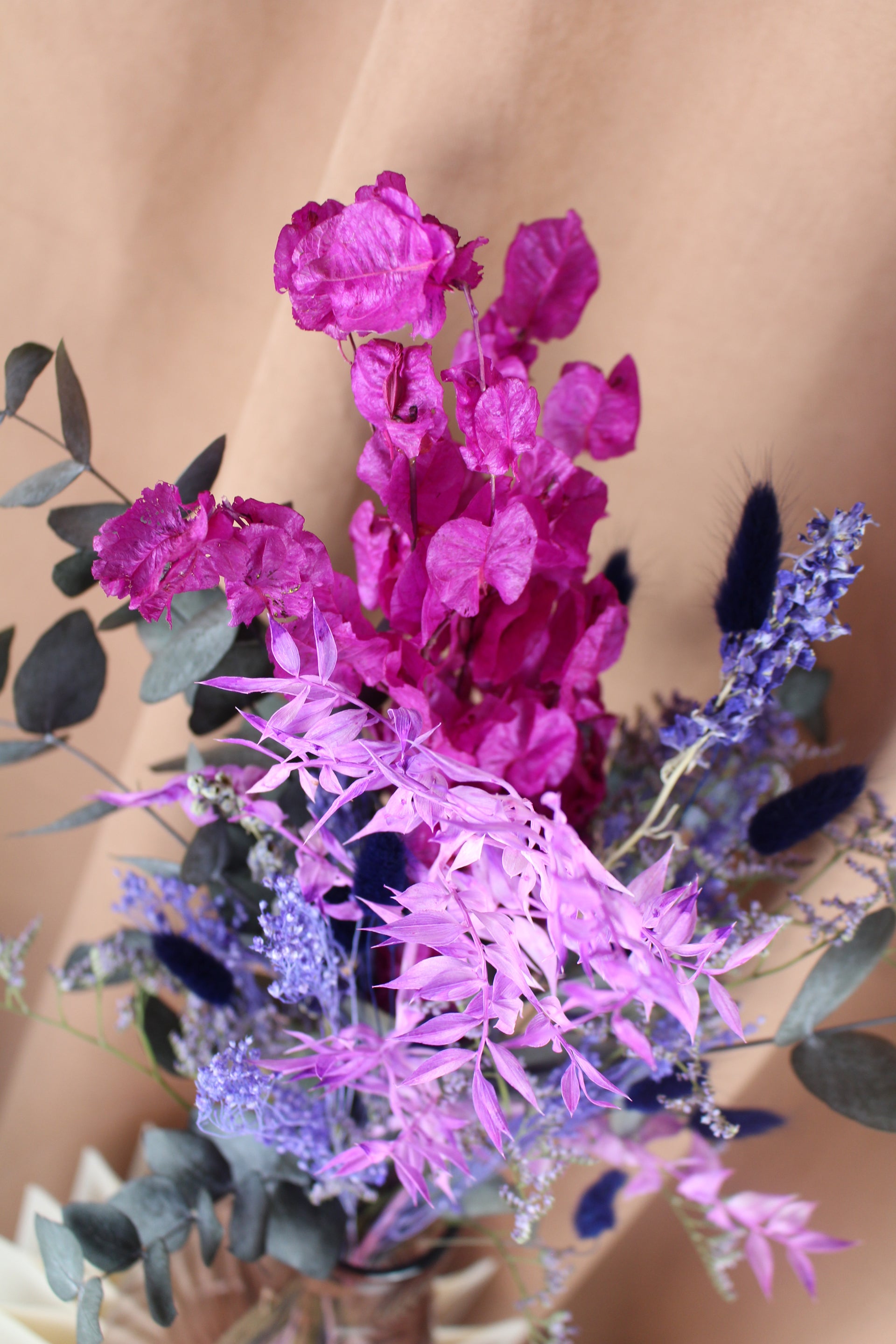'Palura' - Trockenblumenstrauß mit stabilisierter Bougainvillea