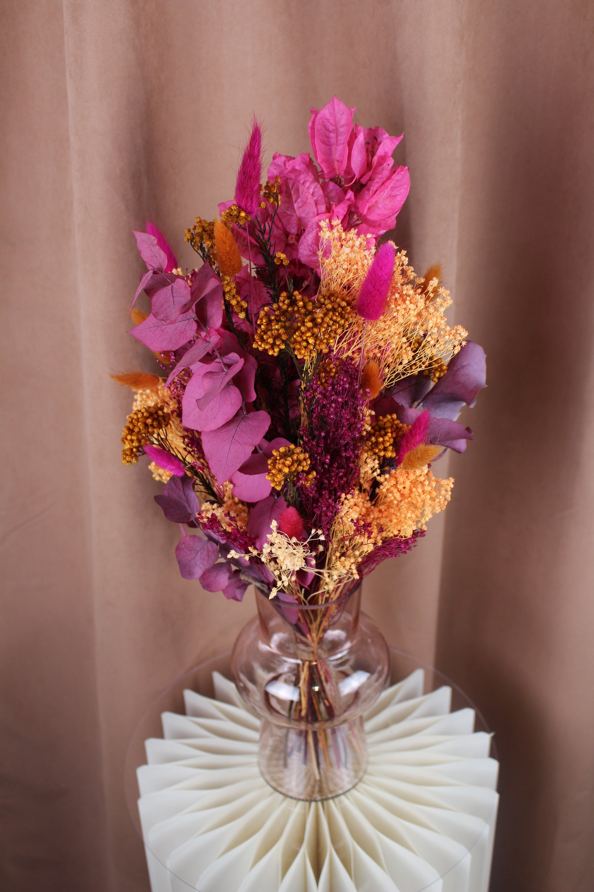 'Bougainara' - Trockenblumenstrauß mit stabilisierter Bougainvillea