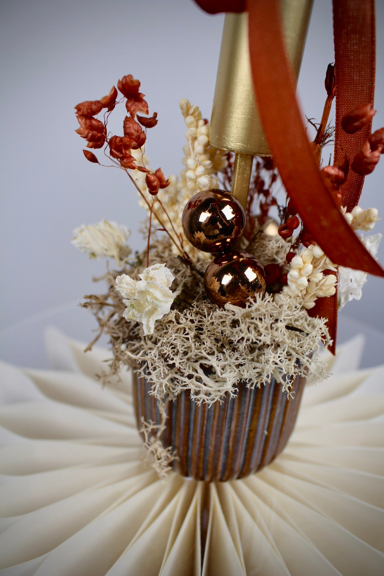 Detailaufnahme Kleines Kerzengesteck in Braun & Natur 