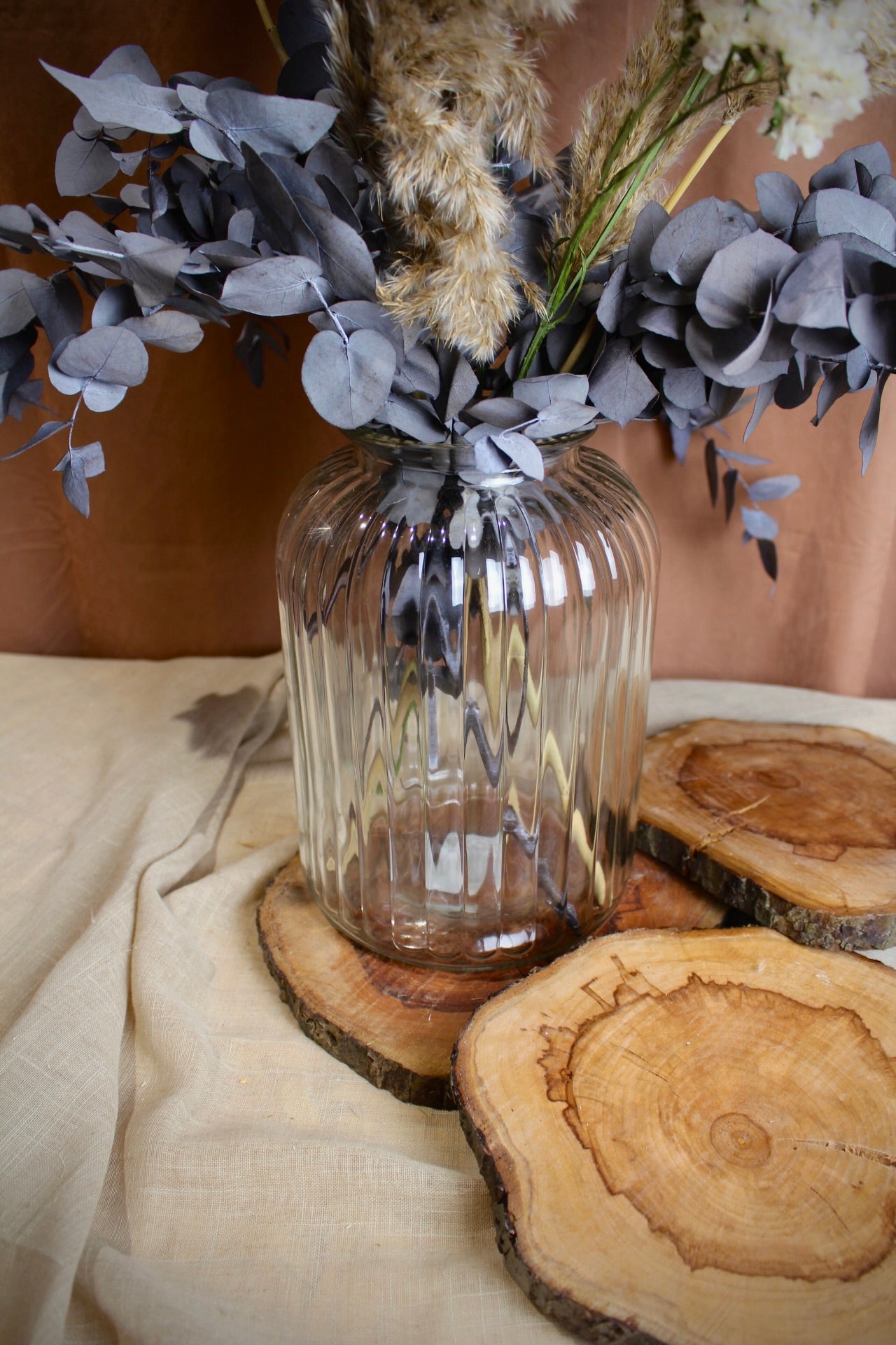 Mira Vase aus Glas mit Rillen