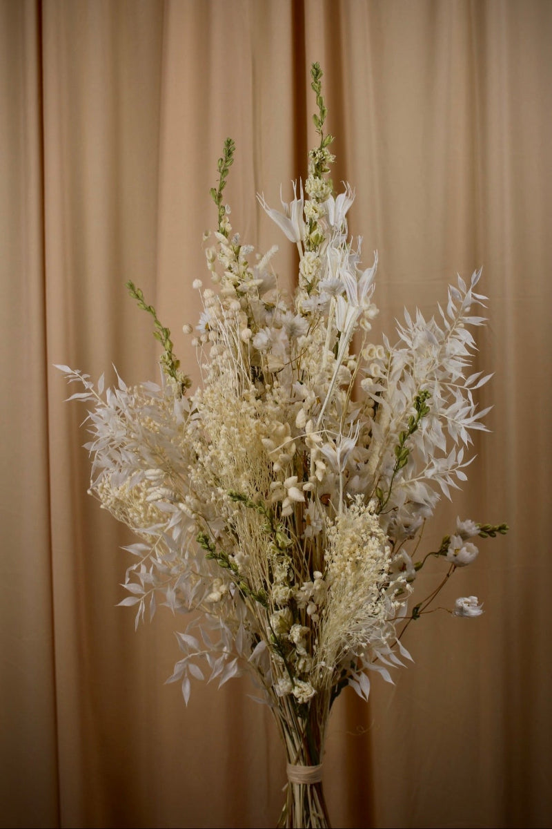 Pure White Trockenblumenstrauß in Weiss