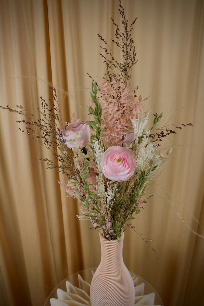 Strauss mit stabilisierten Rosa Ranunkeln und Trockenblumen