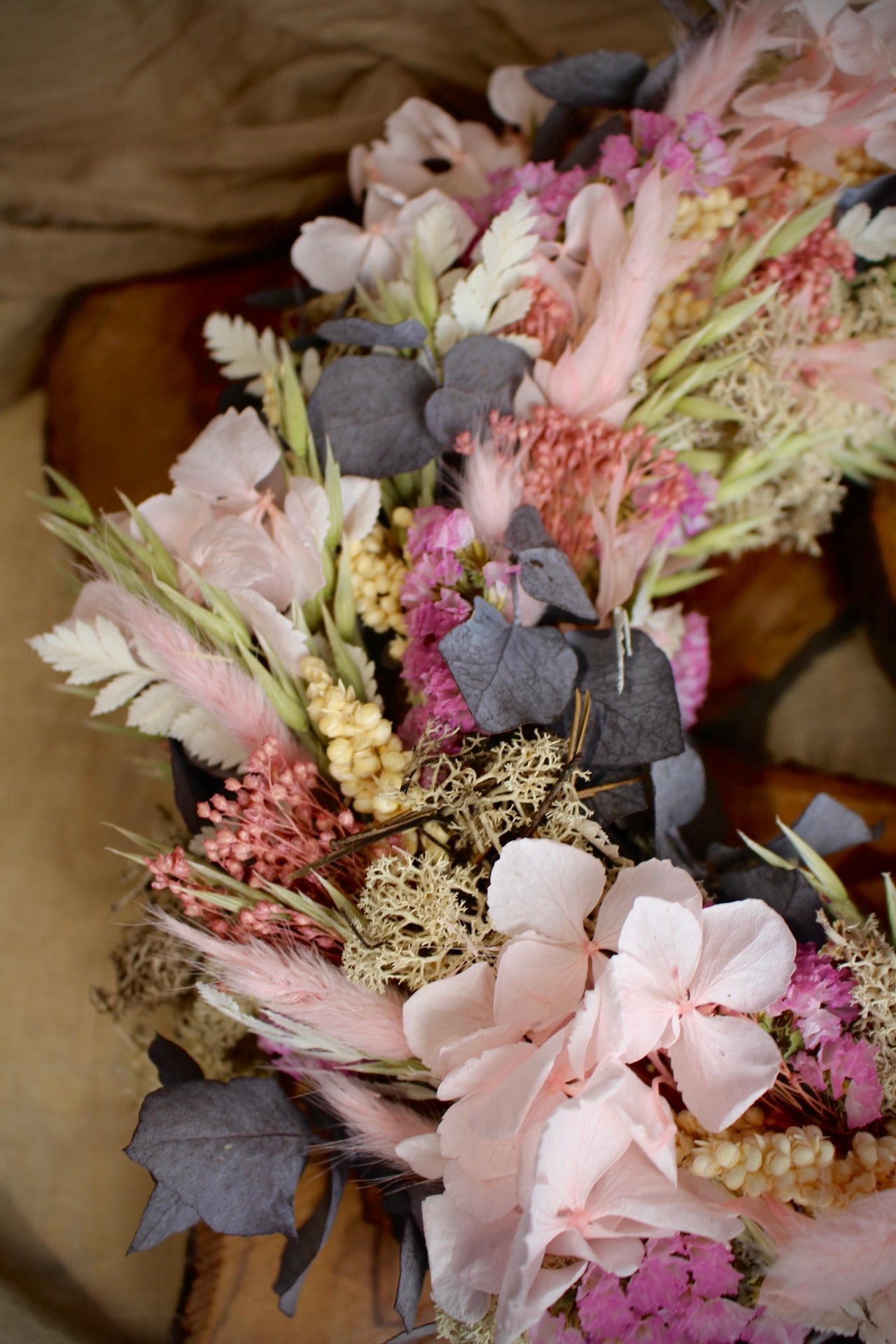 Trockenblumenkranz Rosalina mit Eukalyptus und Hortensie in Rosa