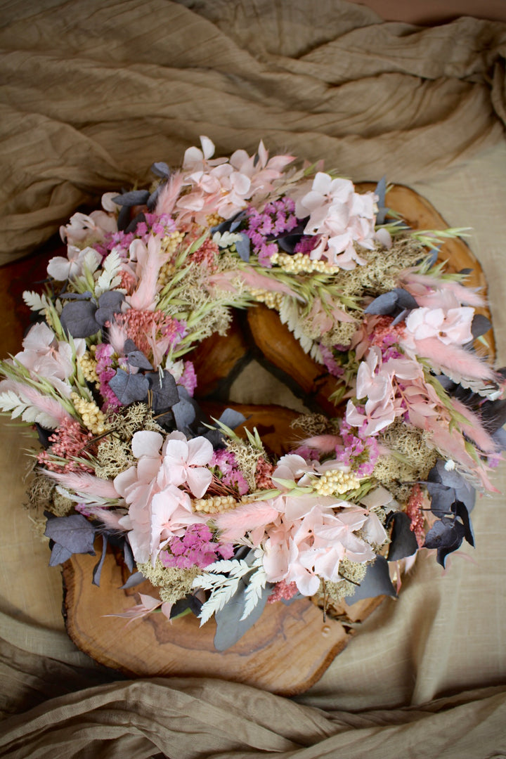 Trockenblumenkranz Rosalina mit Eukalyptus und Hortensie in Rosa