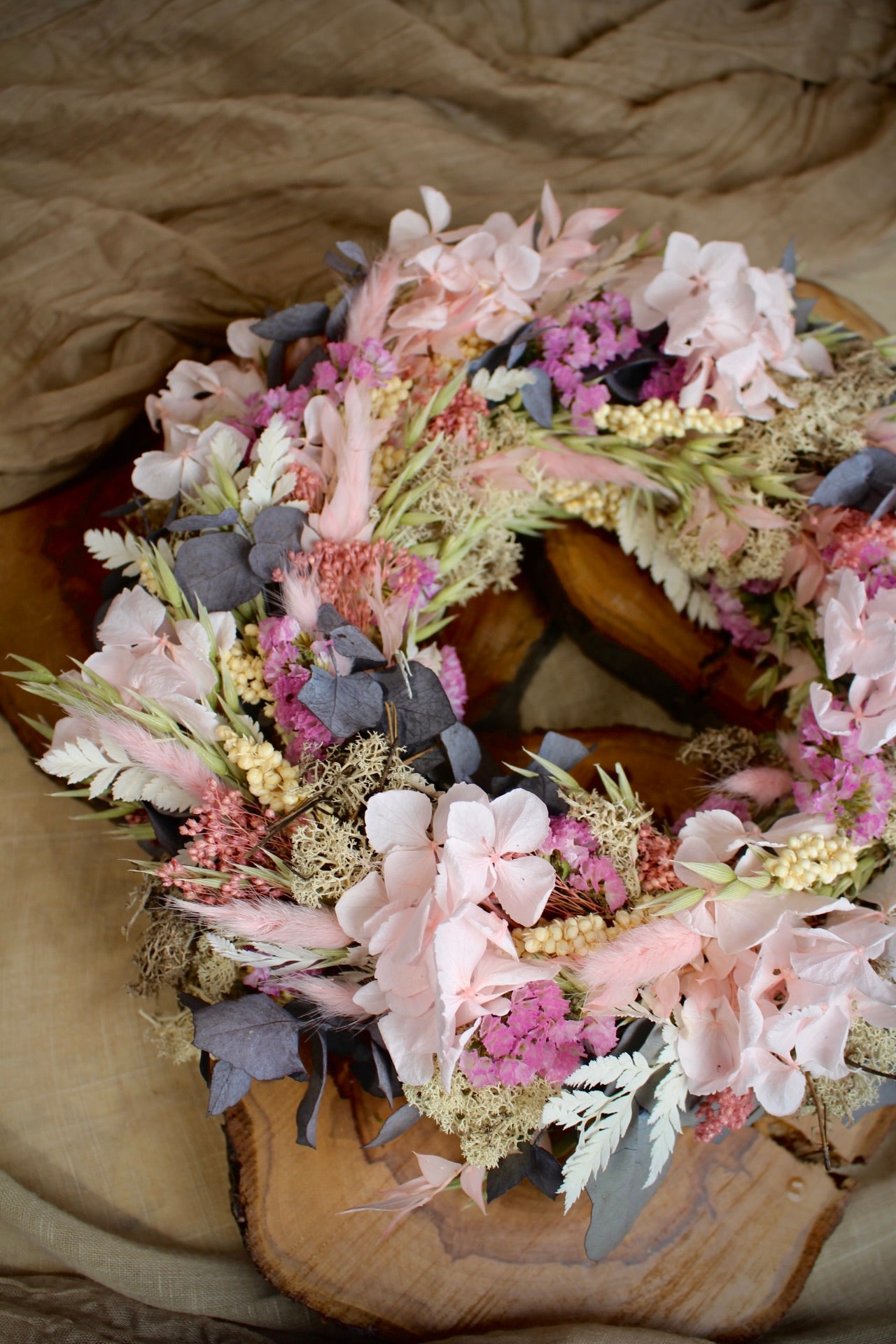 Trockenblumenkranz Rosalina mit Eukalyptus und Hortensie in Rosa