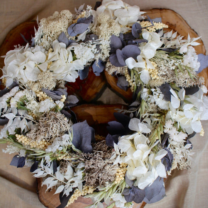 Trockenblumenkranz in Grün Weiß mit Hortensie und Eukalyptus