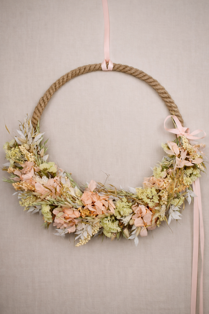 Trockenblumenloop Golden Hour in warmen Tönen