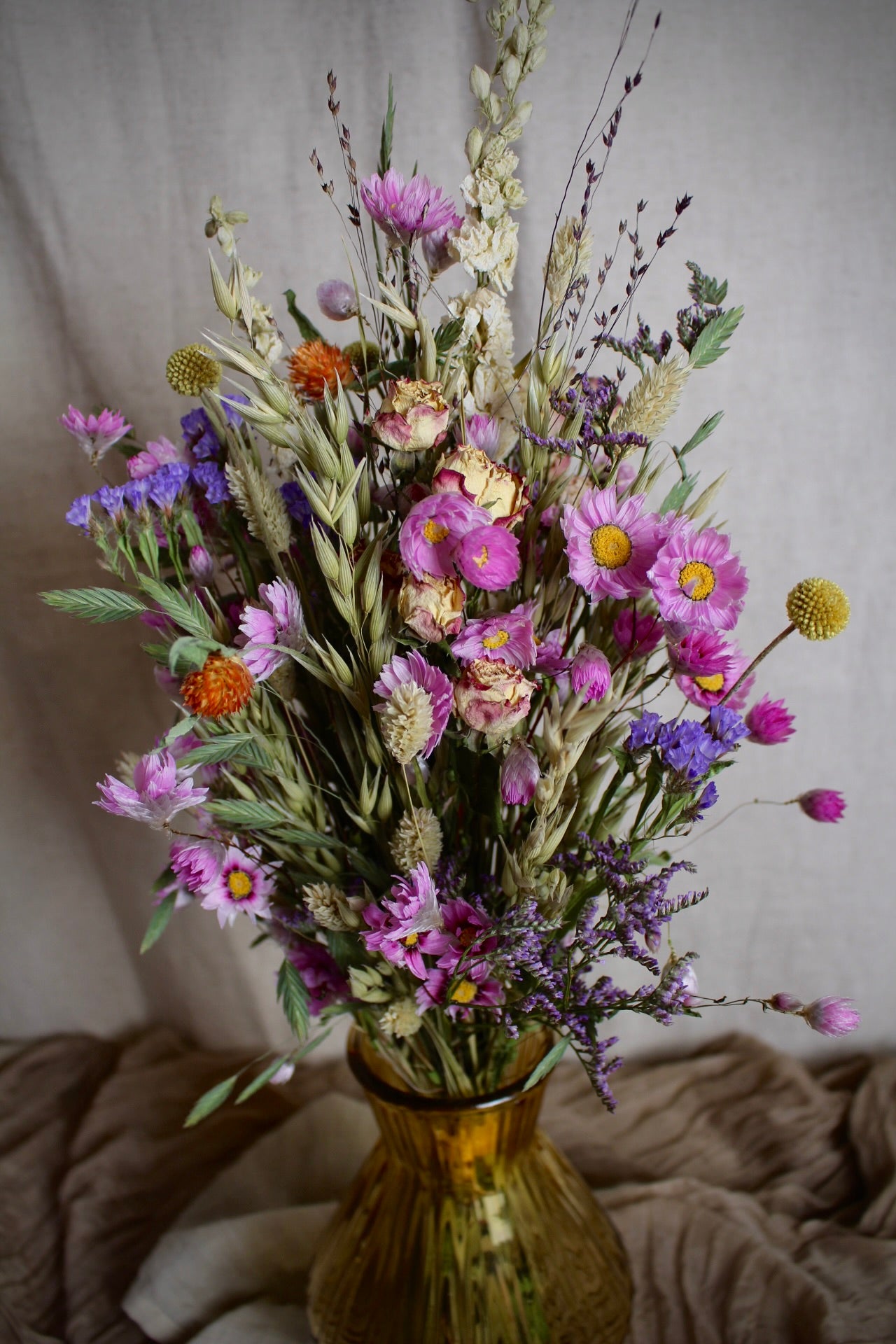 Ungefärbter Trockenblumenstrauß Radianta in bunten Farben