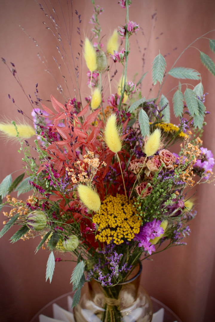 'Radianta' - Wildblumenstrauß aus Trockenblumen in Bunt