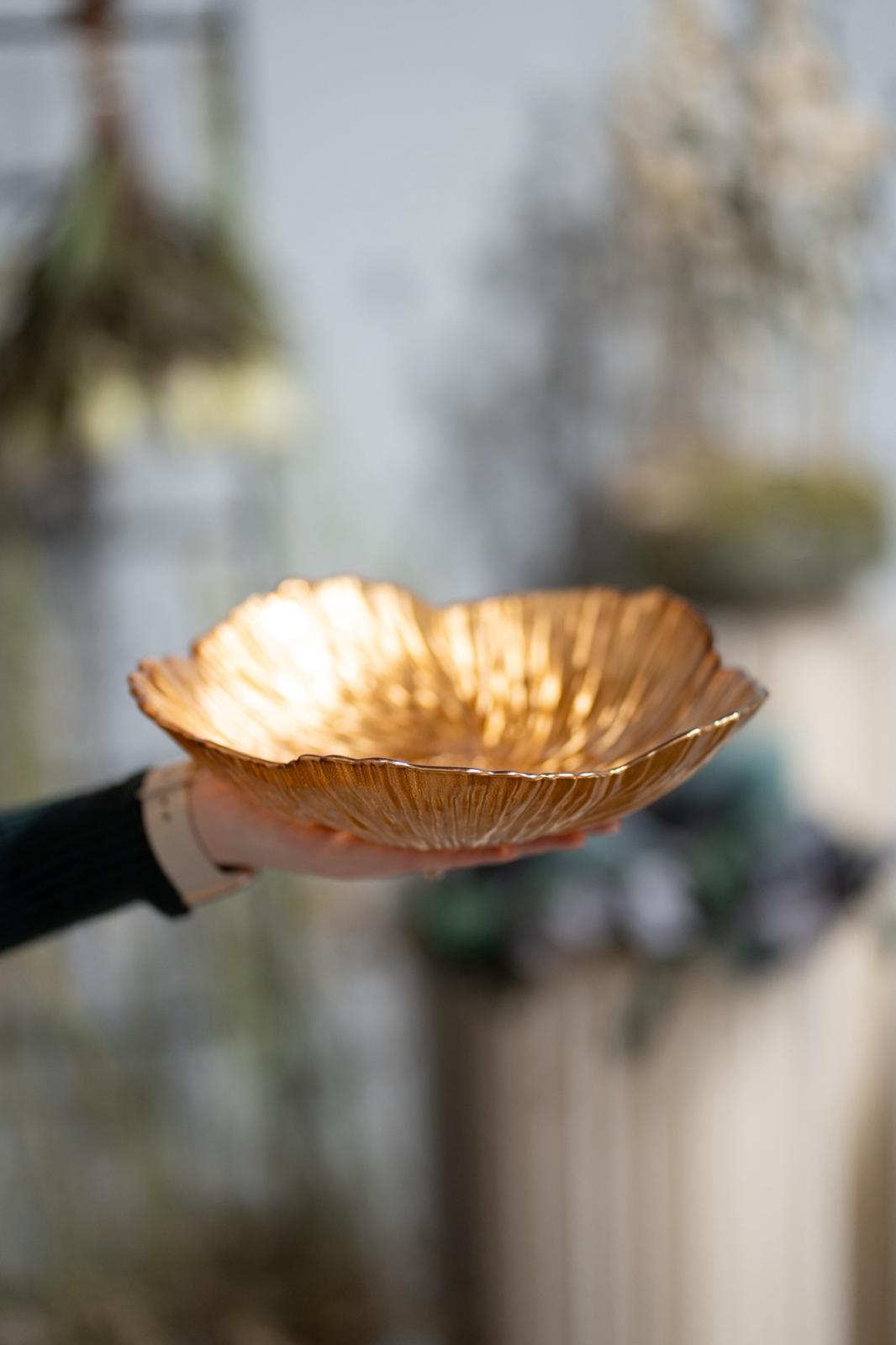 Blütenförmige Glasschale – goldbraun