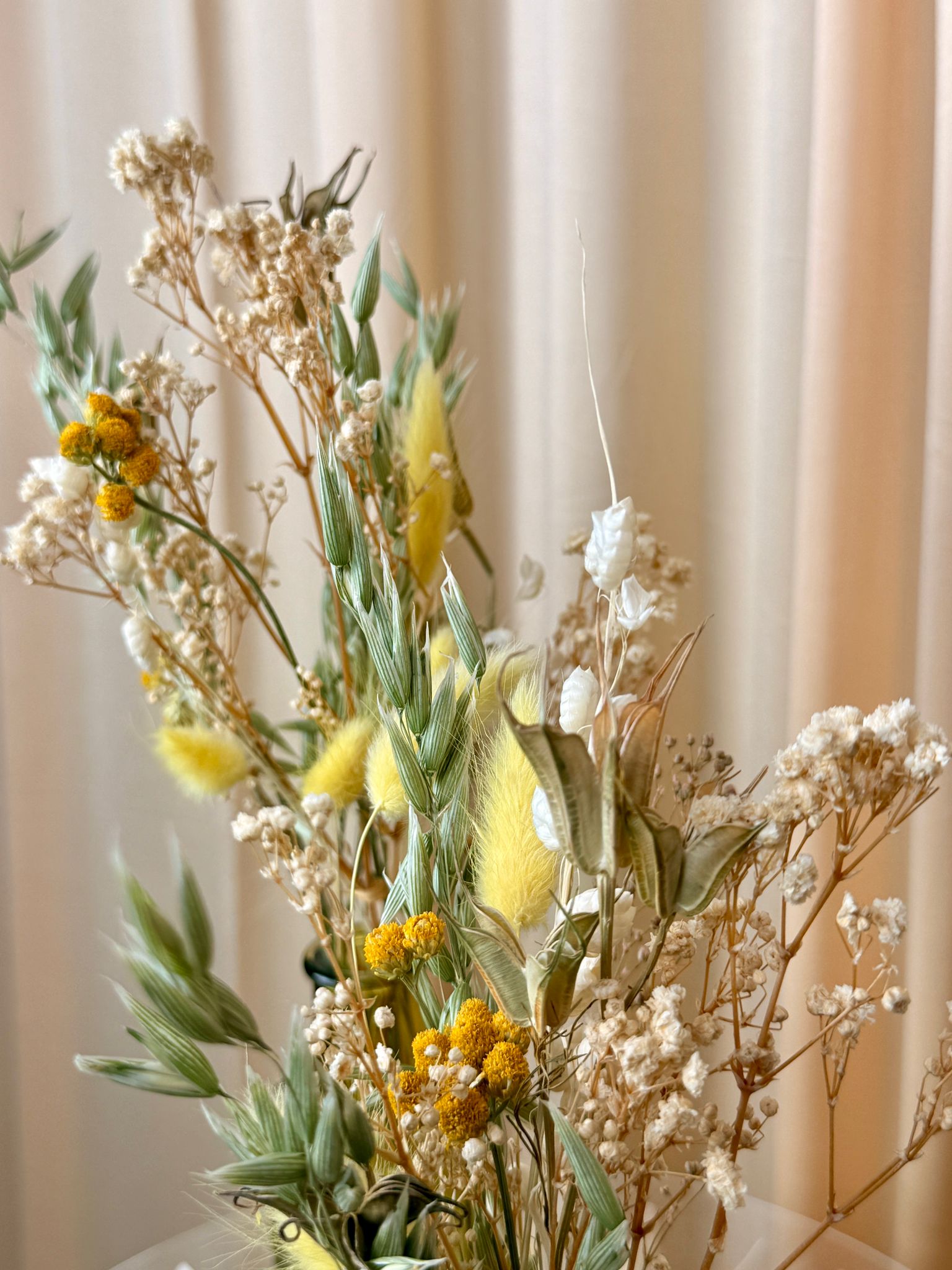 Golden Meadow – Tischdeko mit Trockenblumen & Vase