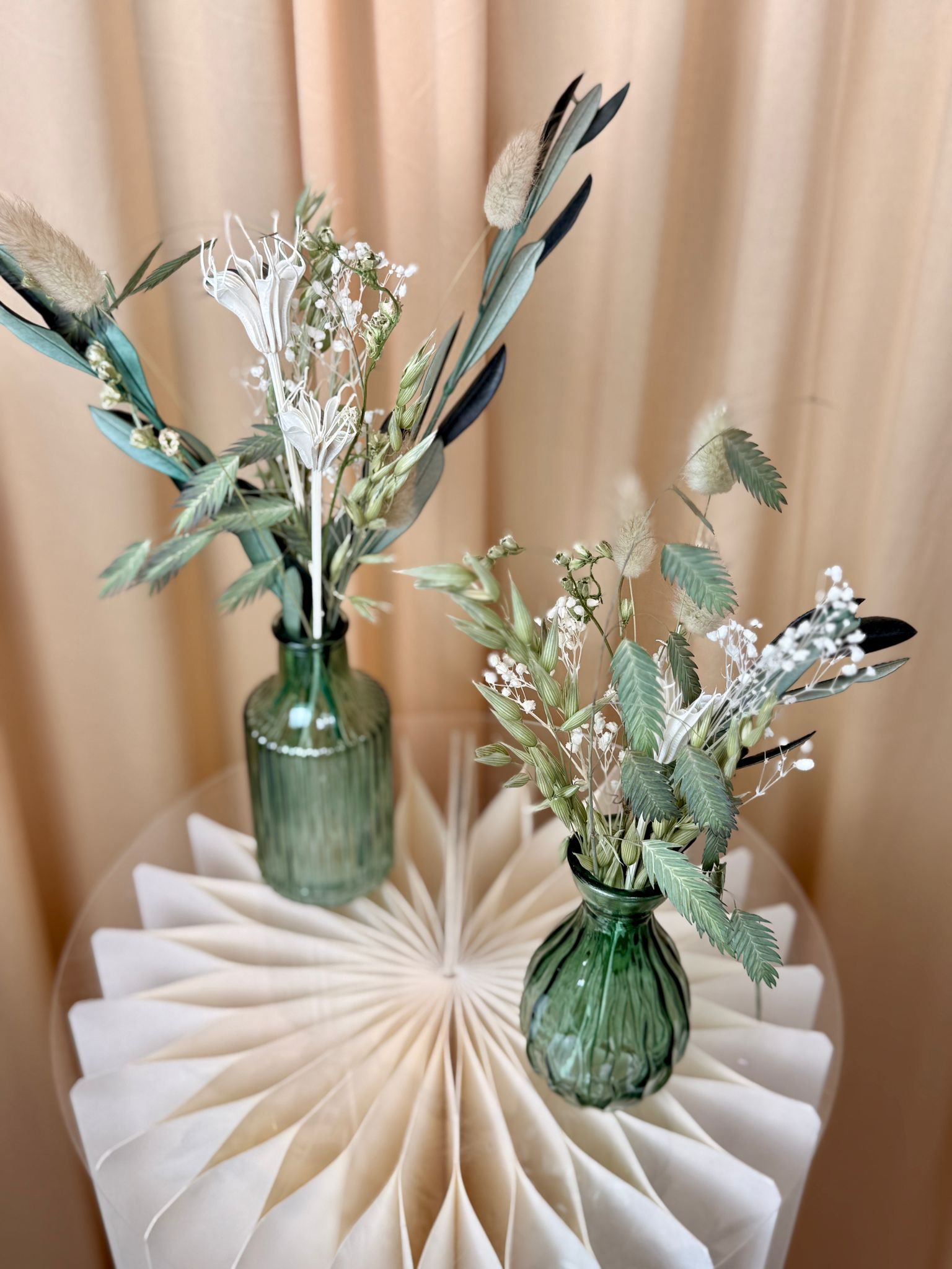 Sage Calm – Tischdeko mit Trockenblumen & Vase