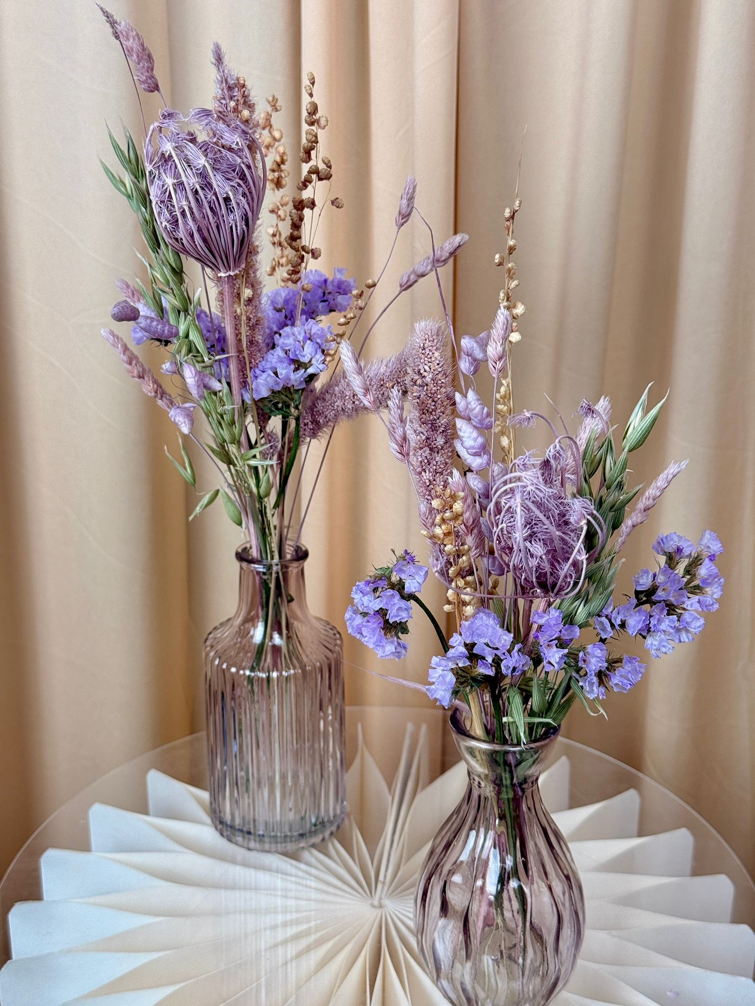 Lavender Muse – Tischdeko mit Trockenblumen & Vase